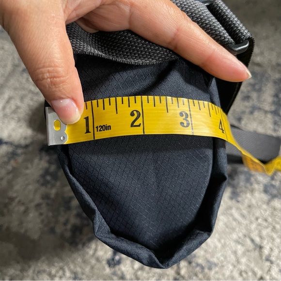 Bellroy Black Lite Unisex Sling Back - Picture 13 of 15